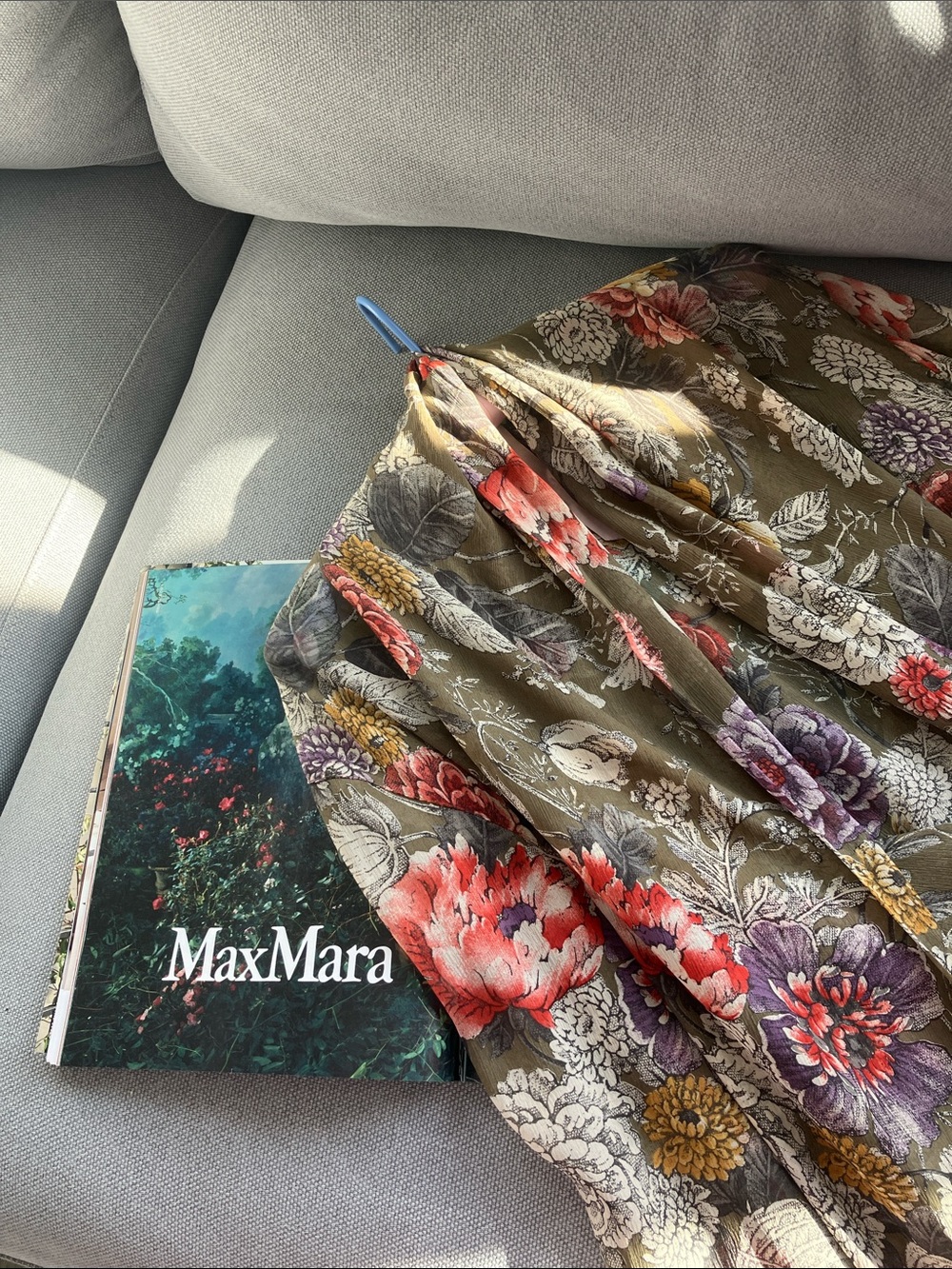 MaxMara limited-edition 32/800. Italian silk painterly floral print blouse